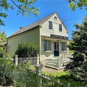 The Doctor 1781 House On The Litchfield Green Exterior photo