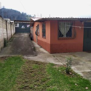 Casa En Zona Tranquila, Con Estacionamiento Priv Quetzaltenango Exterior photo