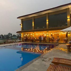 Munal And Mayur Medical Wellness Retreat Bharatpur (Chitwan) Exterior photo