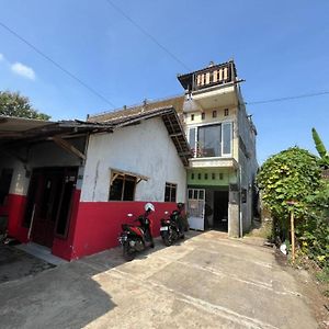 Spot On 93999 Kost Ibu Joko Syariah Bukit Lawang Exterior photo