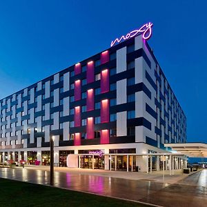 Moxy Vienna Airport Schwechat Exterior photo