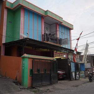 Oyo 93876 Athirah Kost Tolo Exterior photo