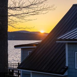 Lakefront Cottage In Colchester Exterior photo