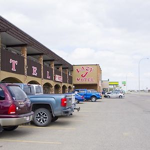 Lazy J Motel Claresholm Exterior photo