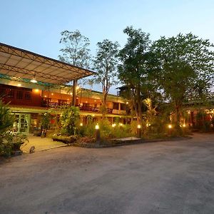 Baan Kitsada Amphawa Exterior photo