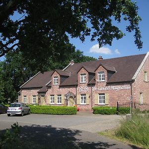 Bed & Breakfast De Kleine Magnolia Tessenderlo Exterior photo