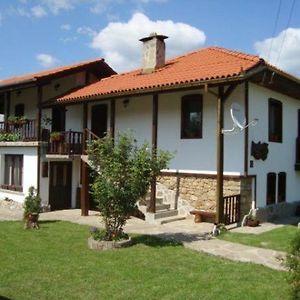 Guest House Tsvetina Apriltsi (Lovech) Exterior photo