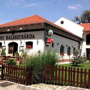 Sobri Halászcsárda és Panzió Baja Exterior photo