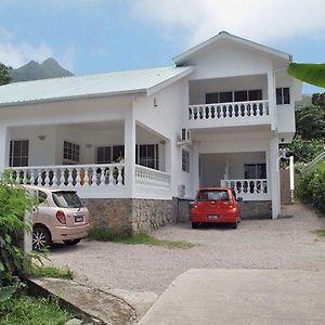 Rowsvilla Guest House Beau Vallon (Mahe) Exterior photo