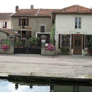 Chez Monique Doulaincourt-Saucourt Exterior photo