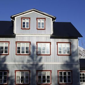 Gamli Skólinn Húsavík Husavik Exterior photo