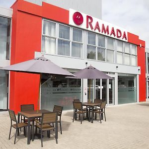 Ramada Milton Keynes Exterior photo