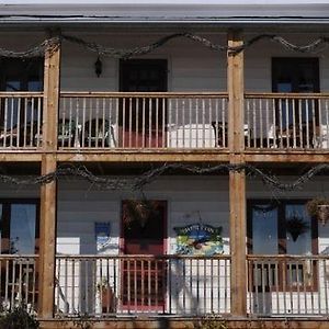 Gite Au Vieux Pommier Tadoussac Exterior photo