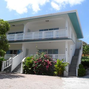 Divers Lodge Guest House Beau Vallon (Mahe) Exterior photo