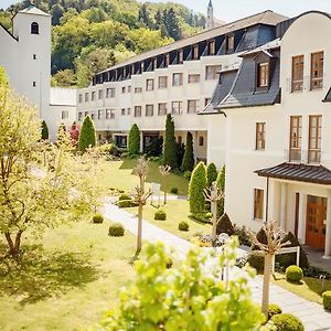 Kloster St. Josef Neumarkt in der Oberpfalz Exterior photo