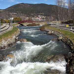 Entre Els Pirineus La Seu d'Urgell Exterior photo