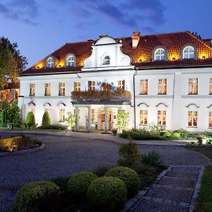 Palac Czarny Las Wożniki Exterior photo