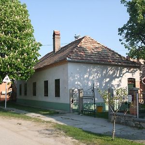 Bike Stop Duna Dunaszentmiklós Exterior photo