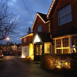 Corner House Hotel Gatwick With Bookable Holiday Parking Horley Exterior photo