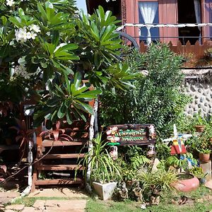 Happy House On The Beach Pran Buri Exterior photo