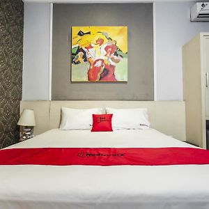 Reddoorz Near Ciputra World Surabaya Exterior photo