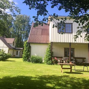 Maenni Farm Holiday House Eoste Exterior photo