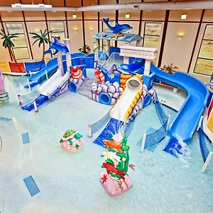 Grand Marquis Waterpark Hotel & Suites Wisconsin Dells Exterior photo