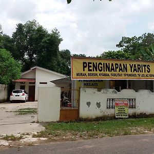 Penginapan Yarits Burai Exterior photo