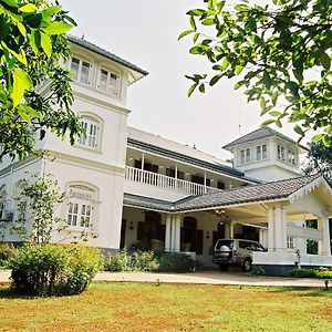 Manor House Kandy Exterior photo