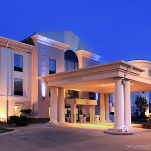 Holiday Inn Express Hotel & Suites Cleveland - Ms Exterior photo