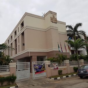 Marvel Hotel & Suites Kunkwaba Exterior photo