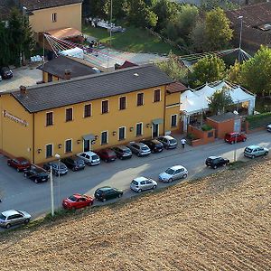 Albergo Escondido Soresina Exterior photo