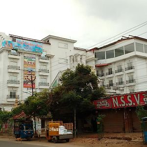 Venky Residency Kākināda Exterior photo