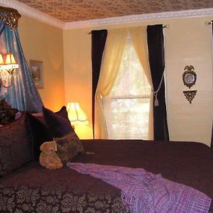 Larelle House Bed And Breakfast St. Petersburg Room photo