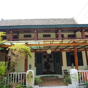 Oui'S Guesthouse Luang Prabang Exterior photo