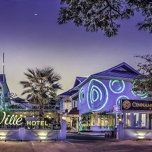 Oxville Hotel Padang (Sumatra) Exterior photo