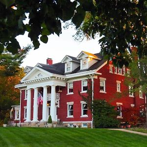 Inn On Crescent Lake Bed And Breakfast Excelsior Springs Exterior photo