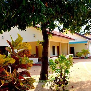 Yaswi Guest House Passikudah Exterior photo