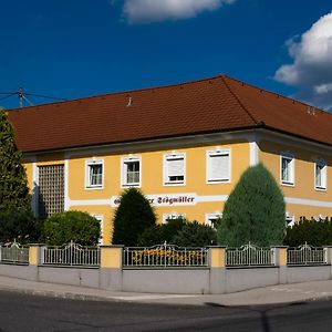 Gaestehaus Stoegmueller Asten Exterior photo