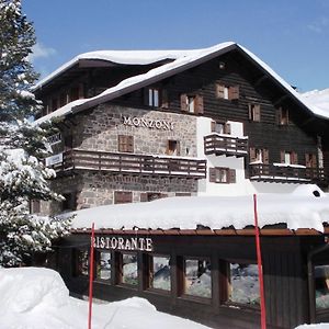 Hotel Monzoni - San Pellegrino Passo San Pellegrino Exterior photo