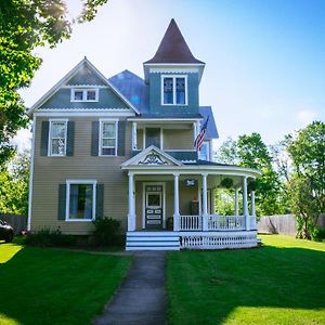 Burdett House Bed & Breakfast Exterior photo