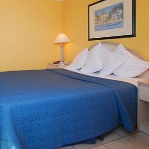 Holiday Inn Express & Suites Nassau Room photo