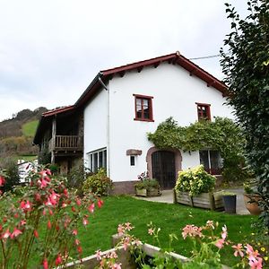 Ferme Ithurburia Saint-Michel (Pyrenees-Atlantiques) Exterior photo