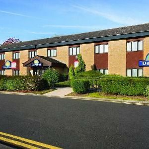 Days Inn Bradford M62 Cleckheaton Exterior photo