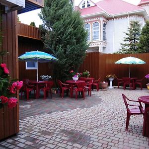 Mini Hotel Уютный Дворик Odessa Exterior photo