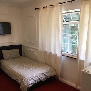 Hatfield Save-Money Rooms - 10Over10 For Price! Hatfield (Hertfordshire) Exterior photo