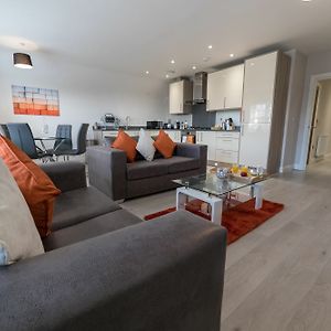 Helios Court Penthouse Serviced Apartment By Ferndale Maidenhead Exterior photo