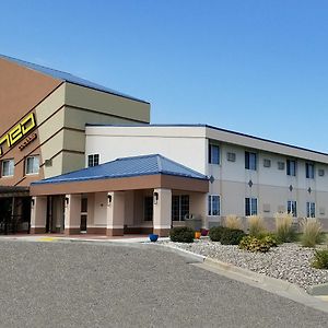 Red River Inn & Suites Fargo Exterior photo