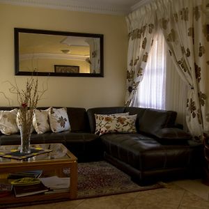 Vhavenda Hills Bed & Breakfast Soweto Exterior photo