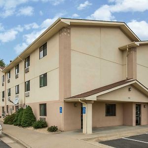 Super 8 By Wyndham Dumfries/Quantico Exterior photo